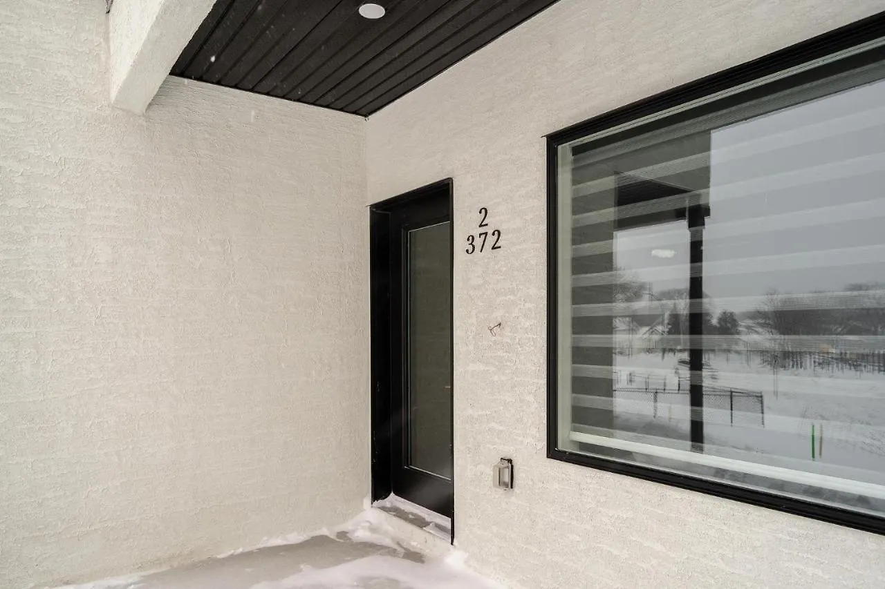 372 Enfield Crescent, 2 Villa Winnipeg 0*,  Canadá
